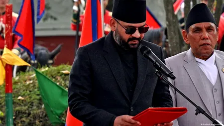 După revoluția sângeroasă din Nepal, premierul Generației Z a depus astăzi jurământul. Înainte de învestire, Shah a transmis un mesaj pe ritm de rap