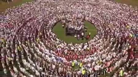 Bistrița-Năsăud a intrat în Cartea Recordurilor cu 9.506 persoane îmbrăcate în costume populare