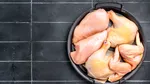 Carne de pui cu piele galbenă sau albă? Care este diferența și pe care ar trebui să o cumperi, de fapt
