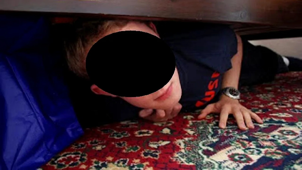 Un bărbat de 55 de ani a împușcat mortal un tânăr care se ascundea sub patul fiicei sale 