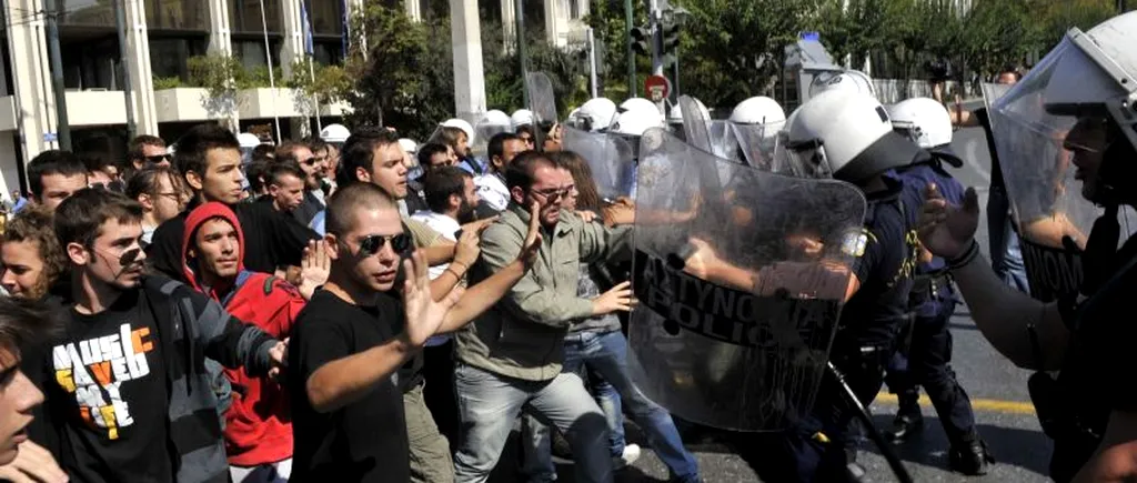 Costul ieșirii Greciei din zona euro: Înjumătățirea salariilor și explozia șomajului - Raport oficial