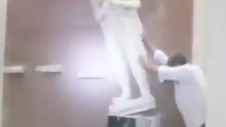 Membrii Statului Islamic au distrus un muzeu și o bibliotecă din Irak. Pagubele sunt imense