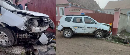 Un minor beat criță a furat maşina Poliţiei Locale din Apața şi a făcut accident. Primarul: Îmi e rușine de ce s-a întâmplat
