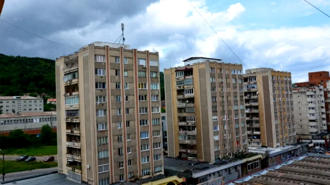 În ce oraș se găsesc cele mai mici CHIRII din România. Proprietarul unei garsoniere cere doar 100 de euro/lună