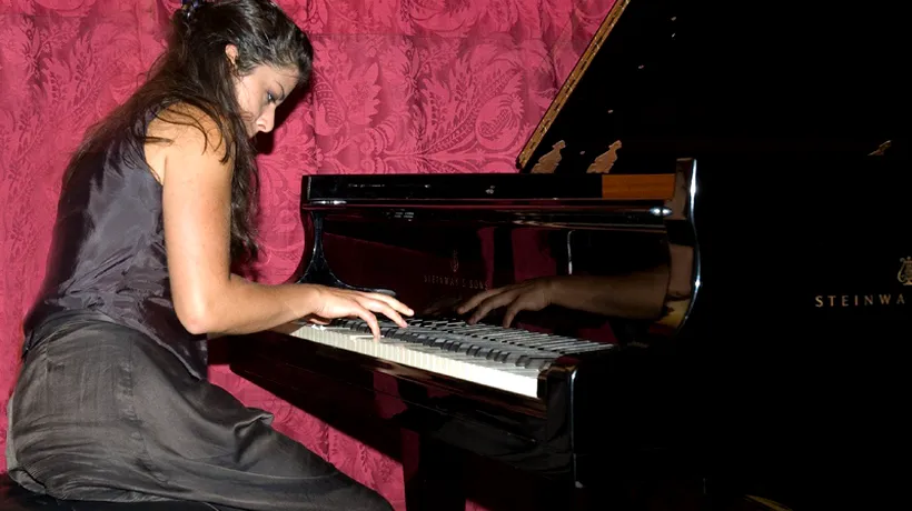 Pianista Mihaela Ursuleasa, decorată post-mortem