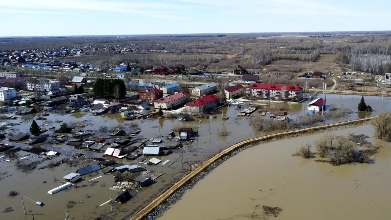 Pericol de catastrofă ecologică în Rusia, după ce un puț vechi de URANIU a fost inundat. Noroiul radioactiv ar putea ajuge într-un râu cheie