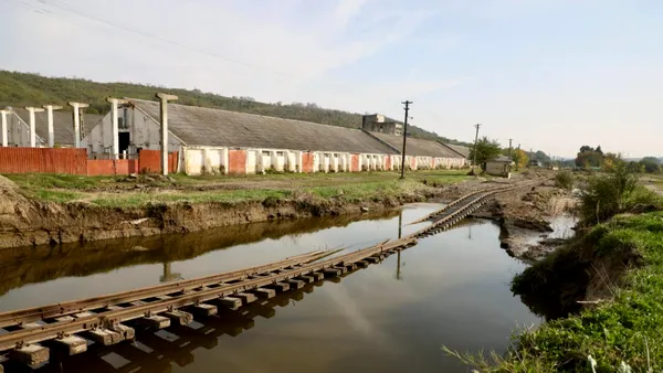 Ciprian Șerban salvează comunitatea din Galați. Ministrul pornește lucrările la calea ferată distrusă de INUNDAȚIILE din 2024