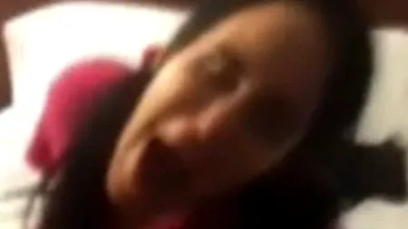 O vedetă din SUA, filmată în timpul unei crize de râs cauzate de alcool și droguri. VIDEO