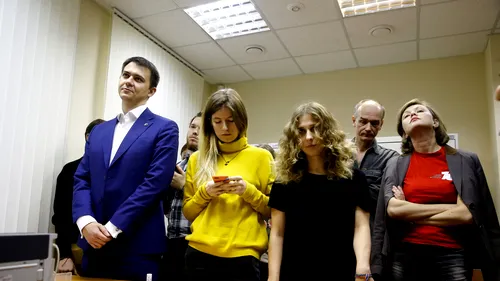Activiștii Pussy Riot care au pătruns pe teren în timpul finalei CM 2018, arestați imediat după eliberare