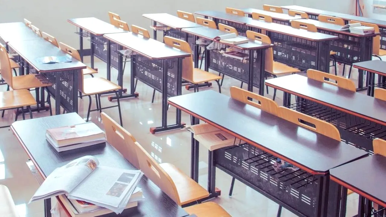 SURSE: Profesorii vor merge la şcoală, pentru a încheia mediile elevilor