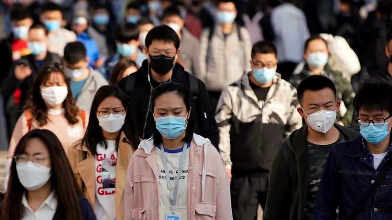 Medicii din Wuhan fac dezvăluiri: Au fost forțați să mintă cu privire la transmiterea de la om la om a coronavirusului. „O mizerie”