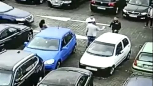 Bătaie pentru un loc de parcare, la un mall din Craiova - VIDEO