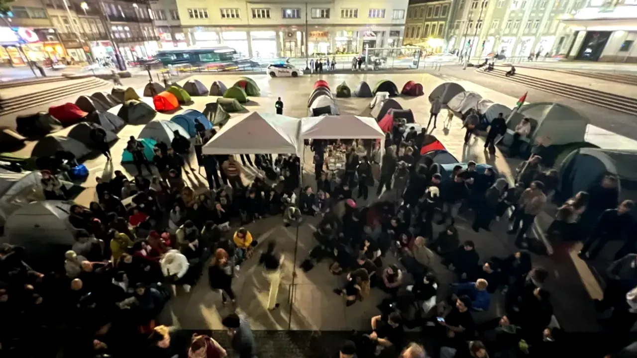 Proteste în Portugalia: Zeci de mii de oameni au ieșit în stradă, nemulțumiți de scumpirea chiriilor și a alimentelor. Zeci de protestatari au instalat corturi în centrul orașului Porto