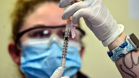 8 ȘTIRI DE LA ORA 8. Universitatea Oxford lansează un studiu asupra combinării vaccinurilor AstraZeneca și Pfizer