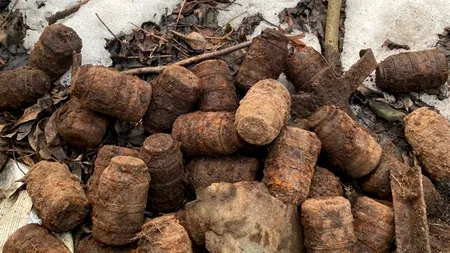 49 de grenade, descoperite pe malul unui râu din Harghita