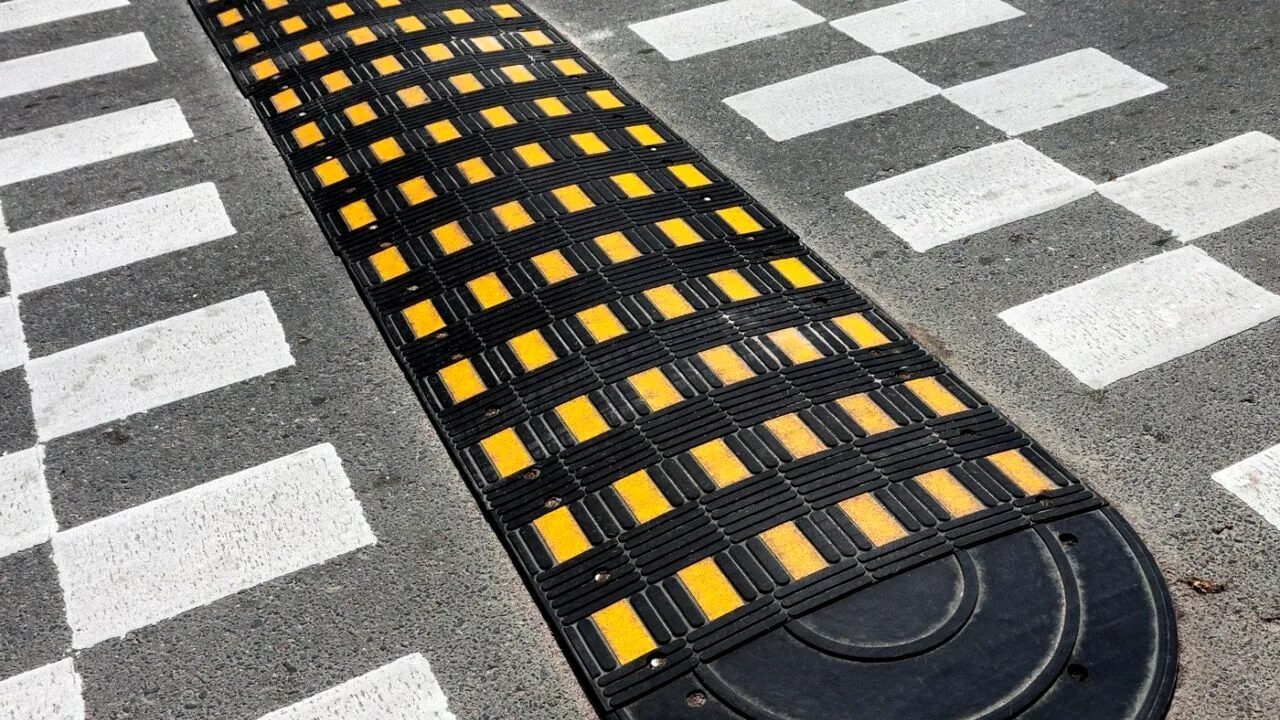 Primul județ din România unde s-a instalat un LIMITATOR inteligent de viteză. Doar șoferii care fac asta pot trece de el