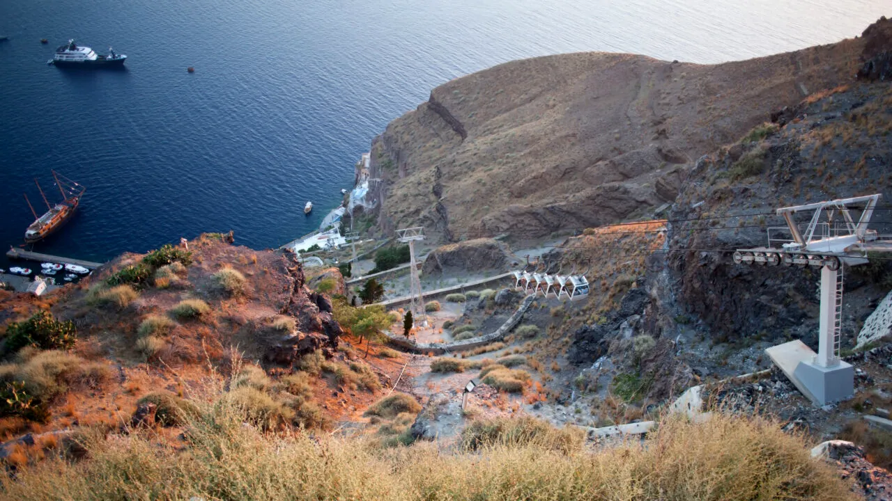 După Santorini, în alte două insule din Grecia a fost declarată stare de URGENȚĂ, din cauza seismelor