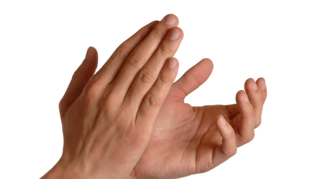 De ce îți AMORȚESC mânile în somn. Ce se întâmplă, de fapt