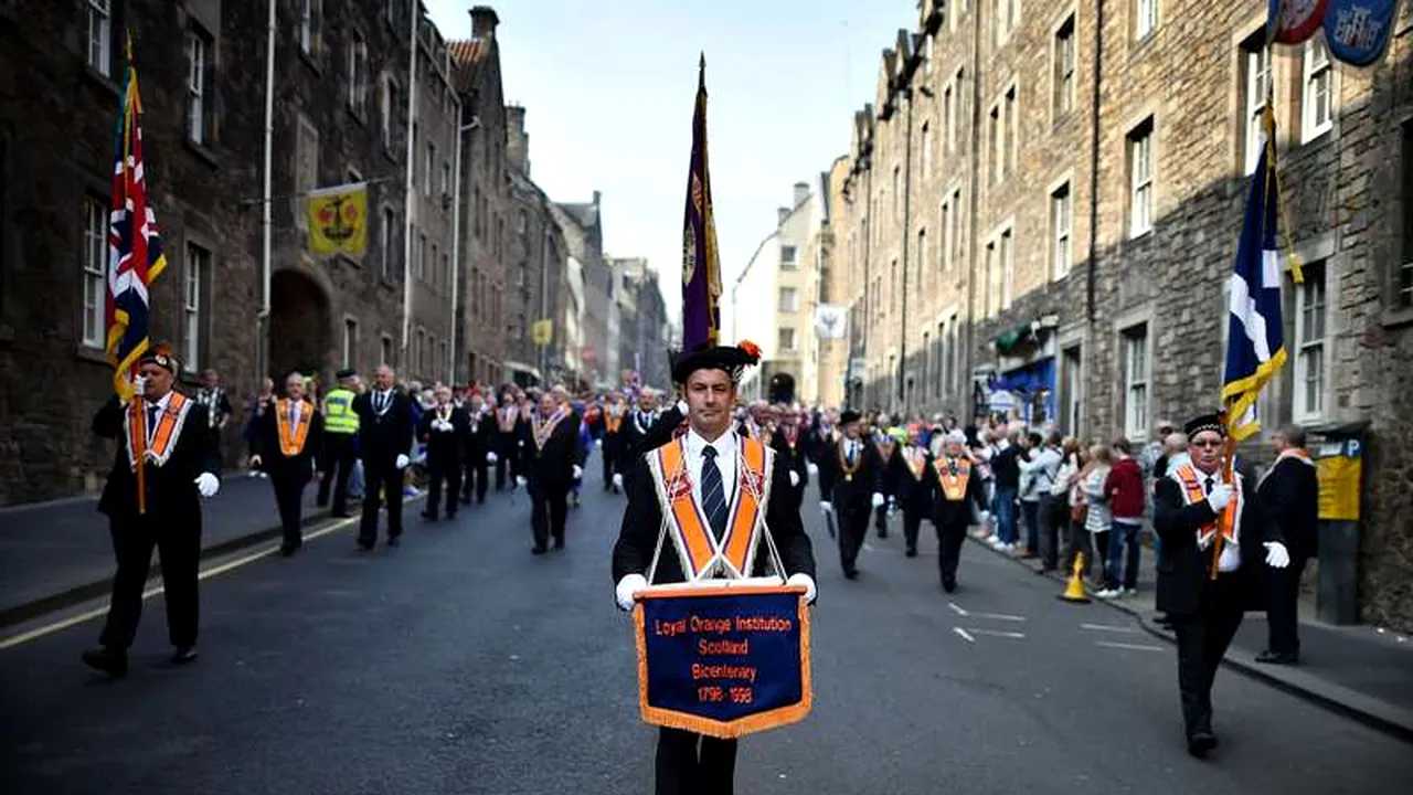 Protestanții defilează la Edinburgh în apărarea Marii Britanii, înaintea referendumului din Scoția: 