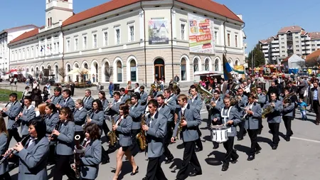 COVASNA. Peste 30% dintre locuitorii din Covasna nu au baie în casă, însă procentul gospodăriilor conectate la rețeaua de canalizare este 