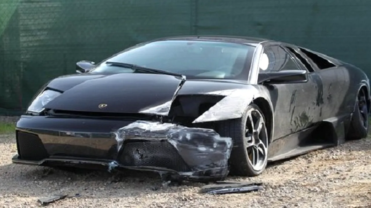 Lamborghini de 220.000 de dolari, abandonat în urma unui accident