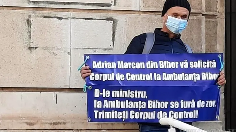 Un ambulanțier de la SAJ Bihor, protest la Ministerul Sănătății: Concursul pentru ocuparea posturilor de directori, fraudat! Șefii se plimbă cu mașina de serviciu la „crâșme și femei”