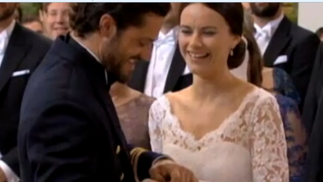 Moment inedit la nunta prințului Carl al Suediei. Ce s-a întâmplat când a vrut să-i pună verigheta soției sale