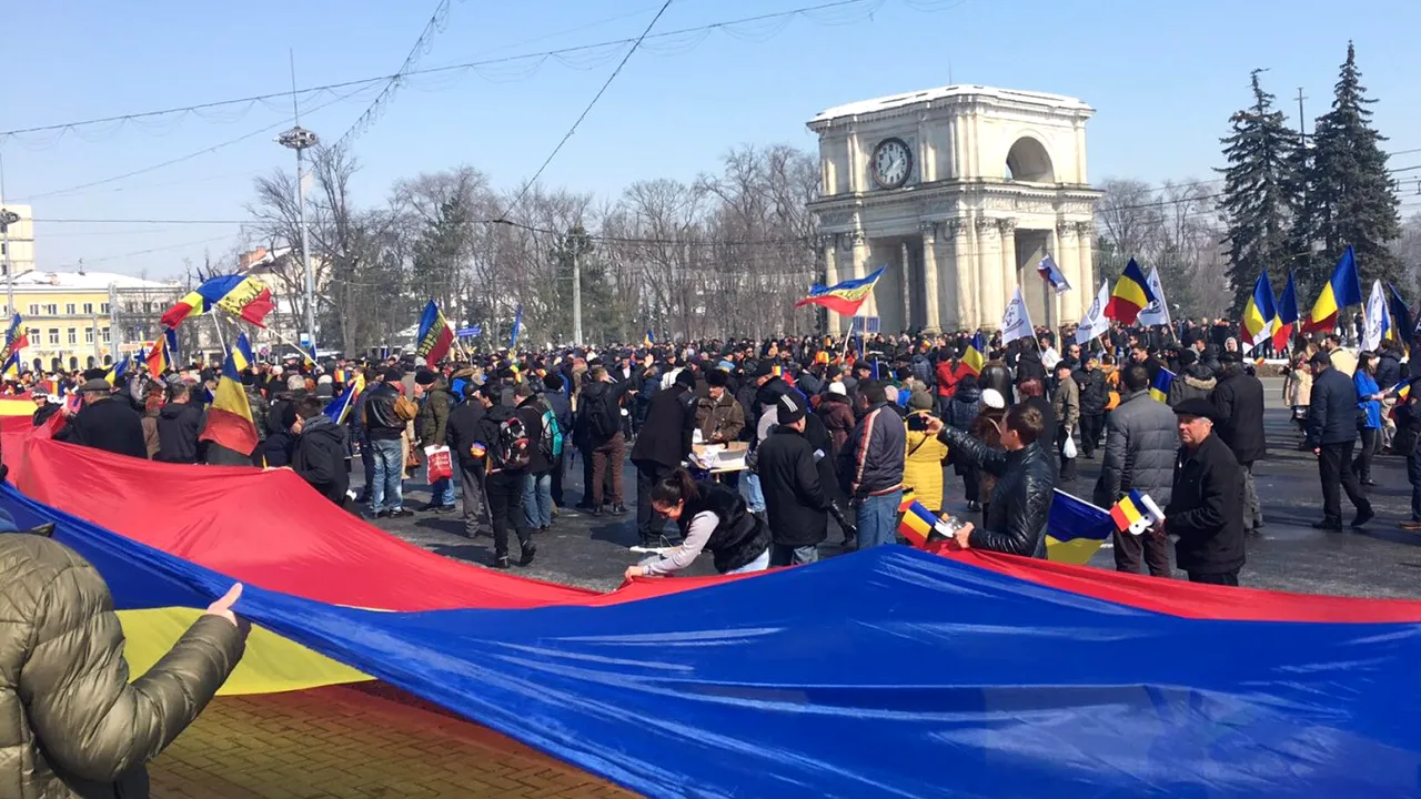 Miting de amploare la Chișinău pentru unirea Republicii Moldova cu România. Băsescu: „Cerem Parlamentelor de la București și Chișinău să voteze, din nou, unirea