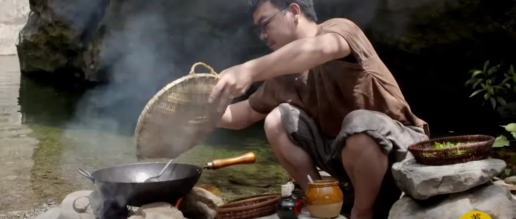 VIDEO viral cu noul fel de MÂNCARE preferat al chinezilor. „Suge și aruncă” face furori pe Internet / Tu ai curaj să consumi așa ceva?