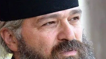 Preotul Calistrat Chifan le recomanda enoriașilor să facă gargară cu apă şi sare, ţuică, agheasmă şi albastru de metil pentru nu se infecta cu coronavirus! Acum a fost diagnosticat cu COVID-19