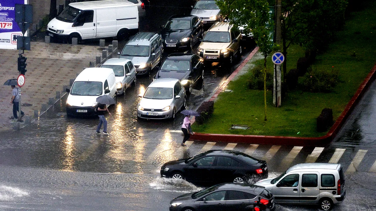 Avertizarea meteorologilor: ploi torențiale luni și marți în mai multe zone ale țării