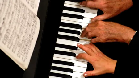 Un nou SCANDAL SEXUAL la o școală din România. Un profesor de pian, acuzat că a întreținut relații sexuale cu două minore