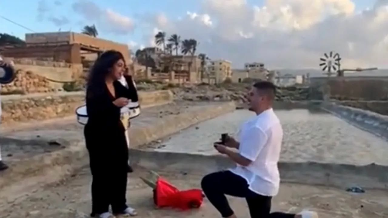 Un bărbat și-a cerut iubita în căsătorie înscenând RĂPIREA ei. VIDEO viral pe TikTok