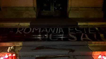 Un protestatar #rezist a turnat ketchup pe scările MAI: „E sângele fetelor de la Caracal