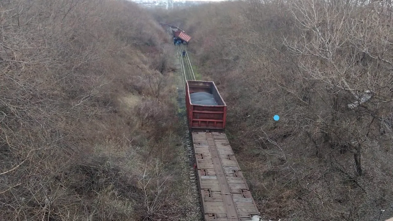 Tren deraiat în județul Galați. Trenul asigura un transport de cărbune pentru Combinatul Siderurgic