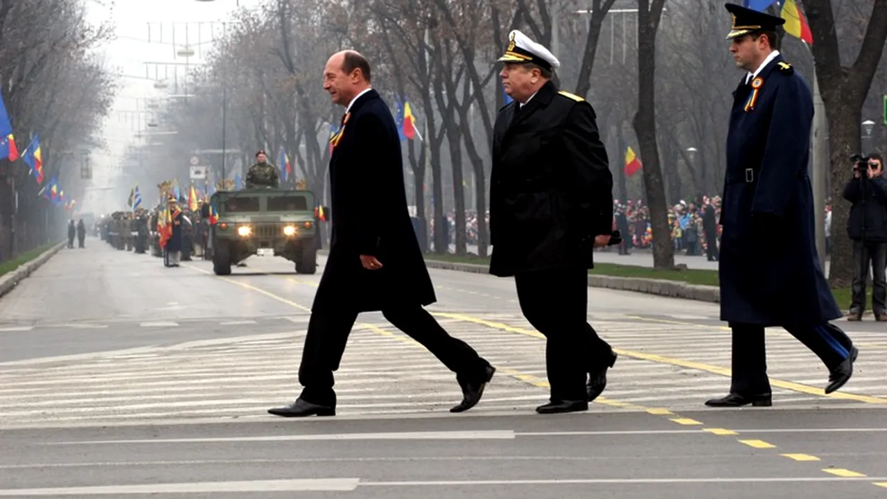 Băsescu, fluierat și la plecare: 