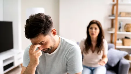 Răzbunarea unui italian, după ce l-a părăsit nevasta! A împânzit cartierul cu afișe în care apărea soția și cei 15 presupuși amanți ai acesteia