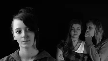 Bârfitul interzis. Care este țara în care nu ai voie să lansezi zvonuri sau să răspândești informații false