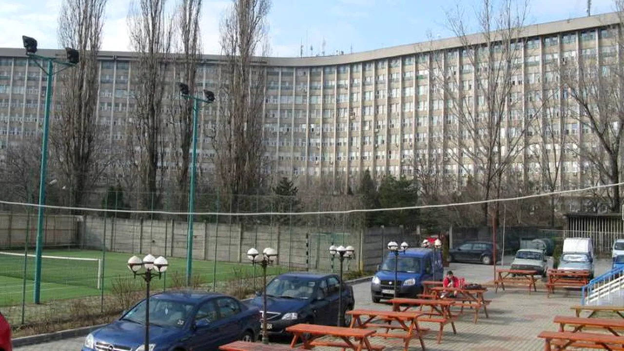 Cum explică conducerea Spitalului Județean Craiova pungile cu mâncare stricată, sticlele, câinii, șobolanii și șerpii din parcul spitalului: