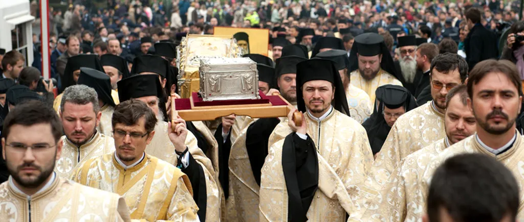 Peste 5.000 de oameni la Patriarhie, în prima zi a sărbătorilor de Sfântul Dimitrie