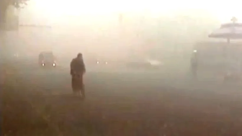 Beijingul este acoperit de smog de o săptămână, președintele iese la plimbare pe străzi sub obiectivele camerelor de luat vederi