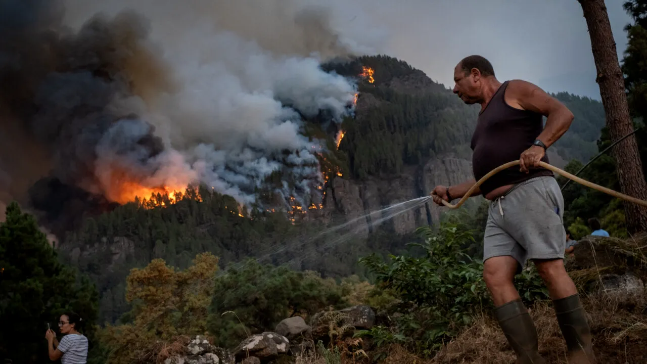 GALERIE FOTO| Tenerife, de la EXTAZ la AGONIE. Incendiile fac ravagii în insula spaniolă: 