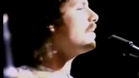 A murit cântărețul Scott McKenzie, interpretul piesei 