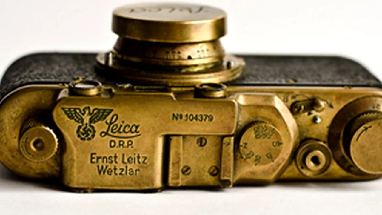 Cu cât s-a vândut la licitație un aparat de fotografiat Leica extrem de rar

