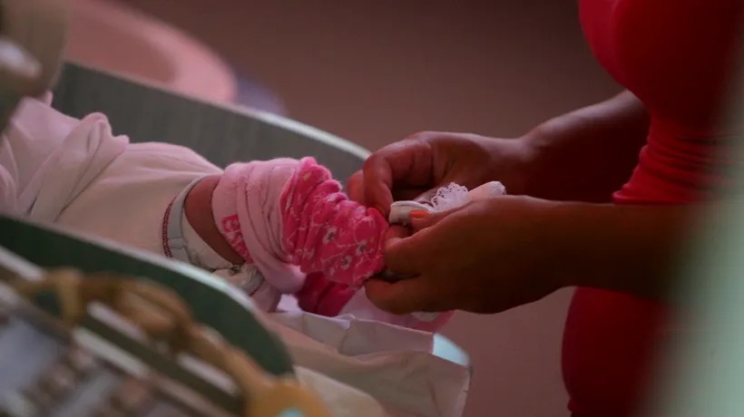 Adolescenta care și-a părăsit bebelușul în spital, găsită după ce i-a fost văzută poza la TV