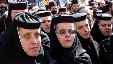 Cât câștigă măicuțele și călugării din România. Jumătate din bani sunt obligați să-i doneze bisericii