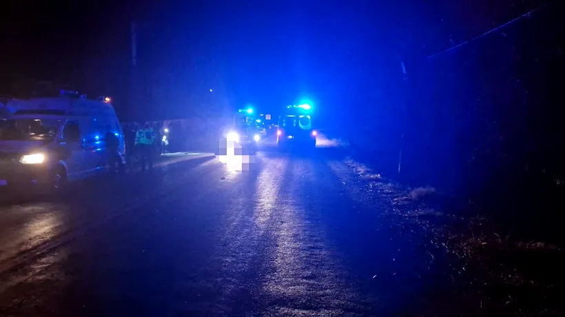 Pieton lovit MORTAL de o ambulanță, pe un drum din județul Vrancea. Autospeciala transporta un pacient spre spital