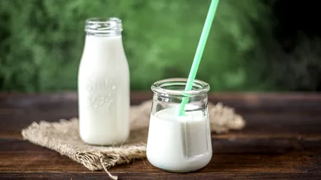 Studiu: 60% dintre români consideră micul dejun foarte important și 54% consumă lactate dimineața. Iaurtul simplu, în topul produselor preferate