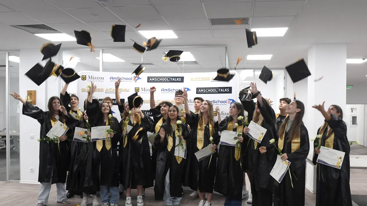 (P) AmSchool, școala din România unde nu se dă Bacul, dar elevii au șansa de a intra la orice universitate din lume