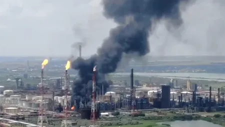 UPDATE - Ministrul de Interne: „Incendiul de la Petromidia a fost stins”. Primele precizări ale ministrului Sănătății despre starea pacienților | O persoană rănită a decedat (FOTO&VIDEO)